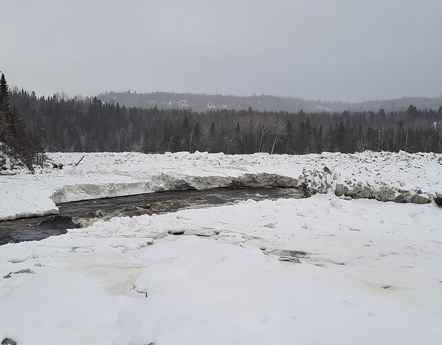 Embâcles de glace sur la rivière Portneuf